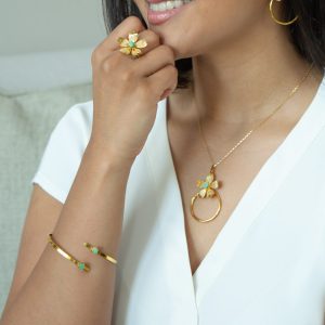 Pulsera el dorado con esmeralda sin procesar